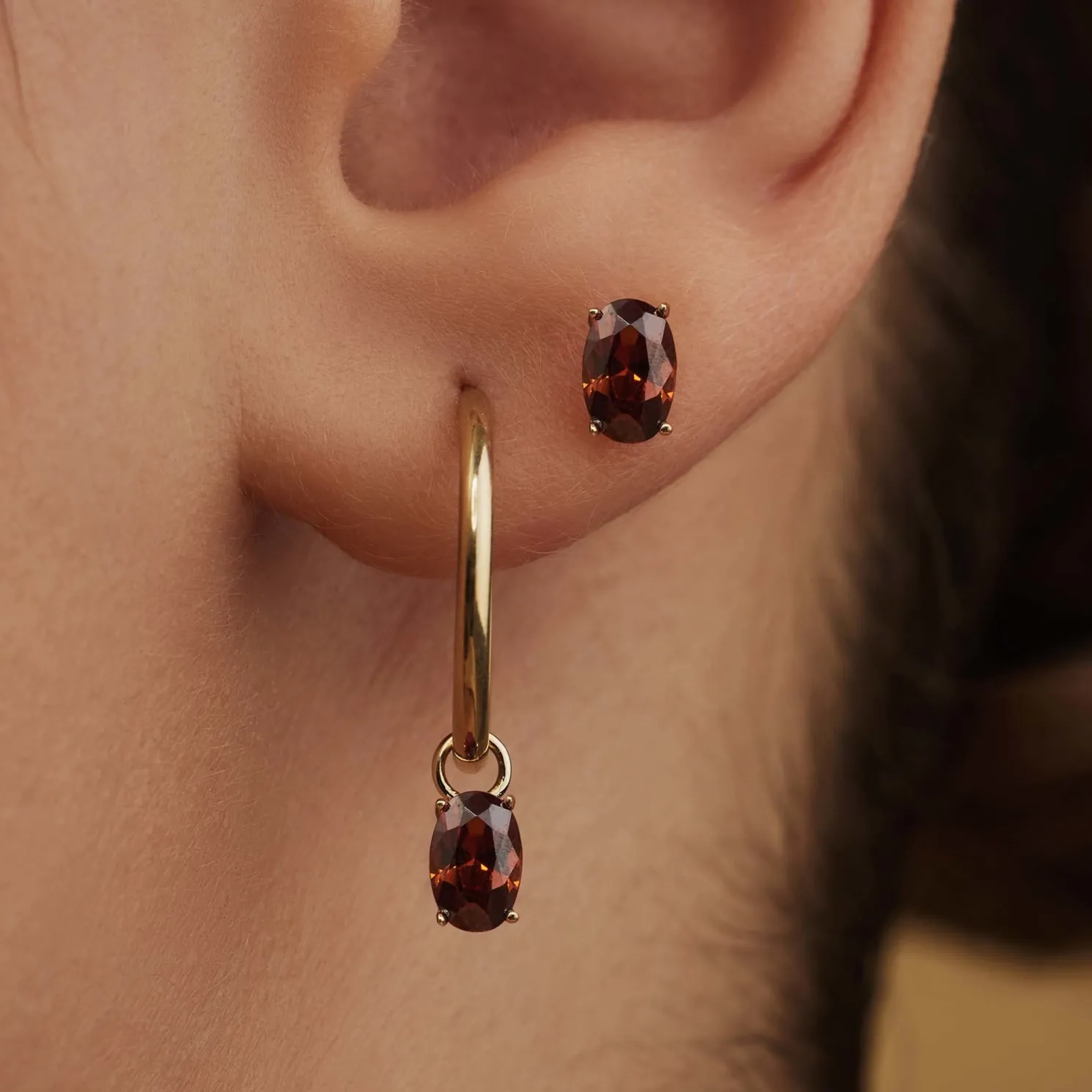 Baguette Brune 14 karaat gouden creolen met bruine zirkonia steen