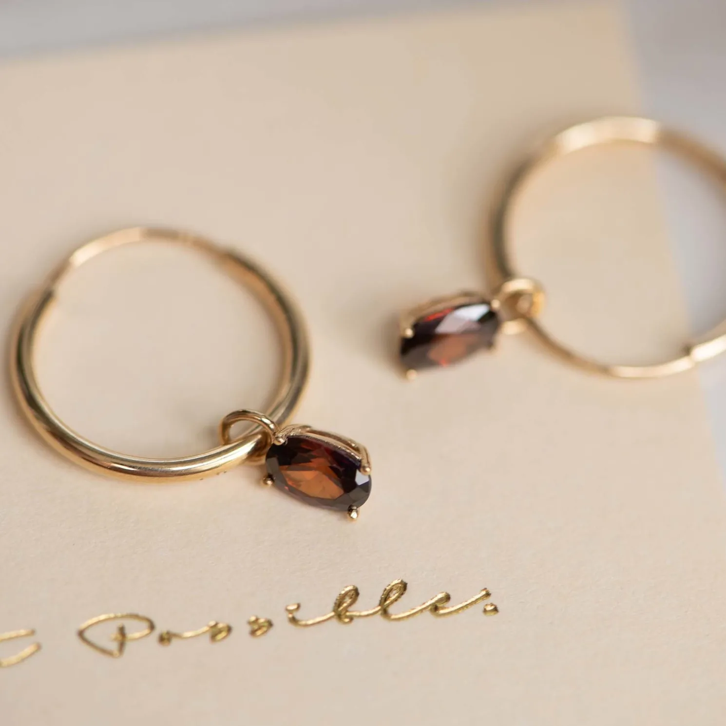 Baguette Brune 14 karaat gouden creolen met bruine zirkonia steen