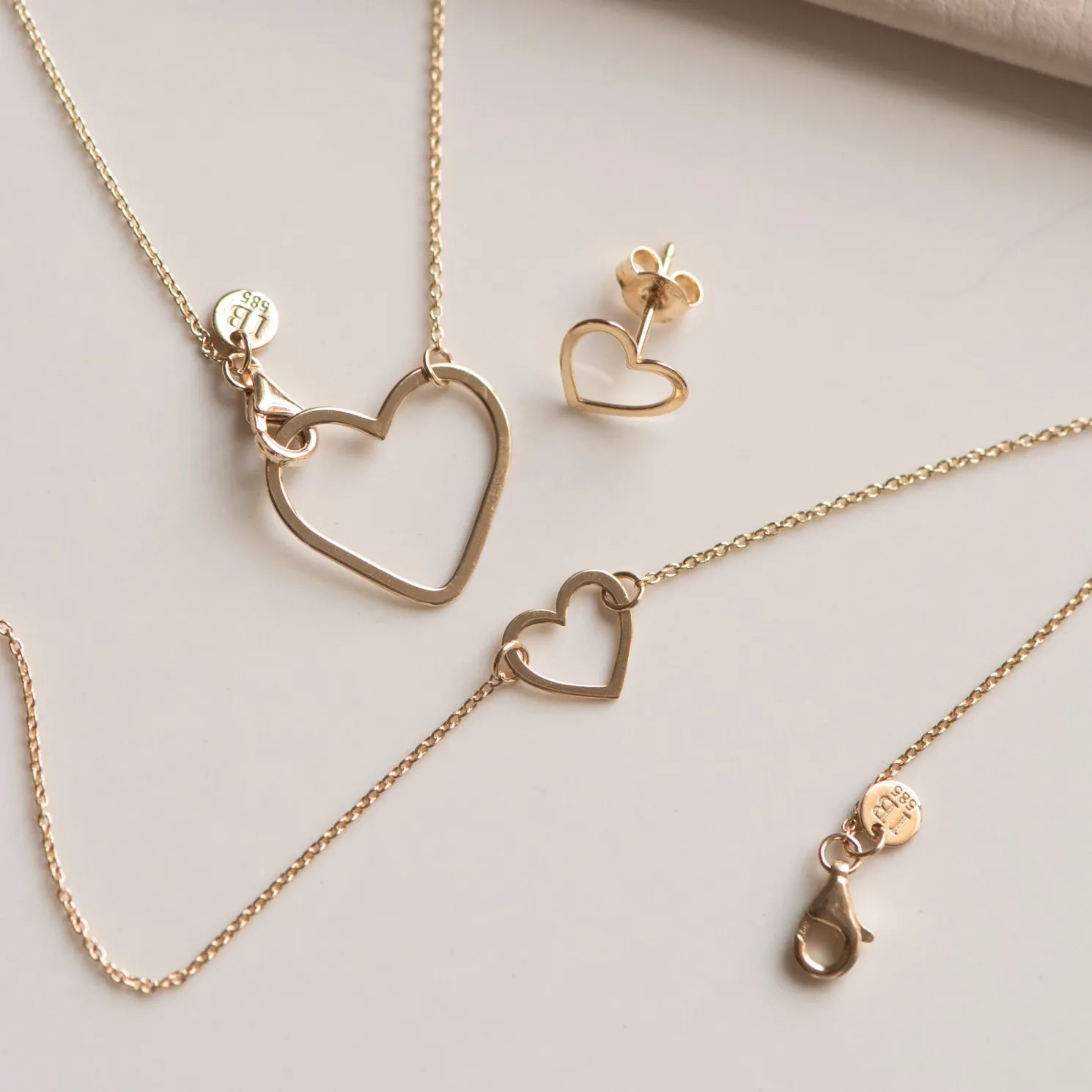 Belleville Amore 14 karaat gouden armband met hartje