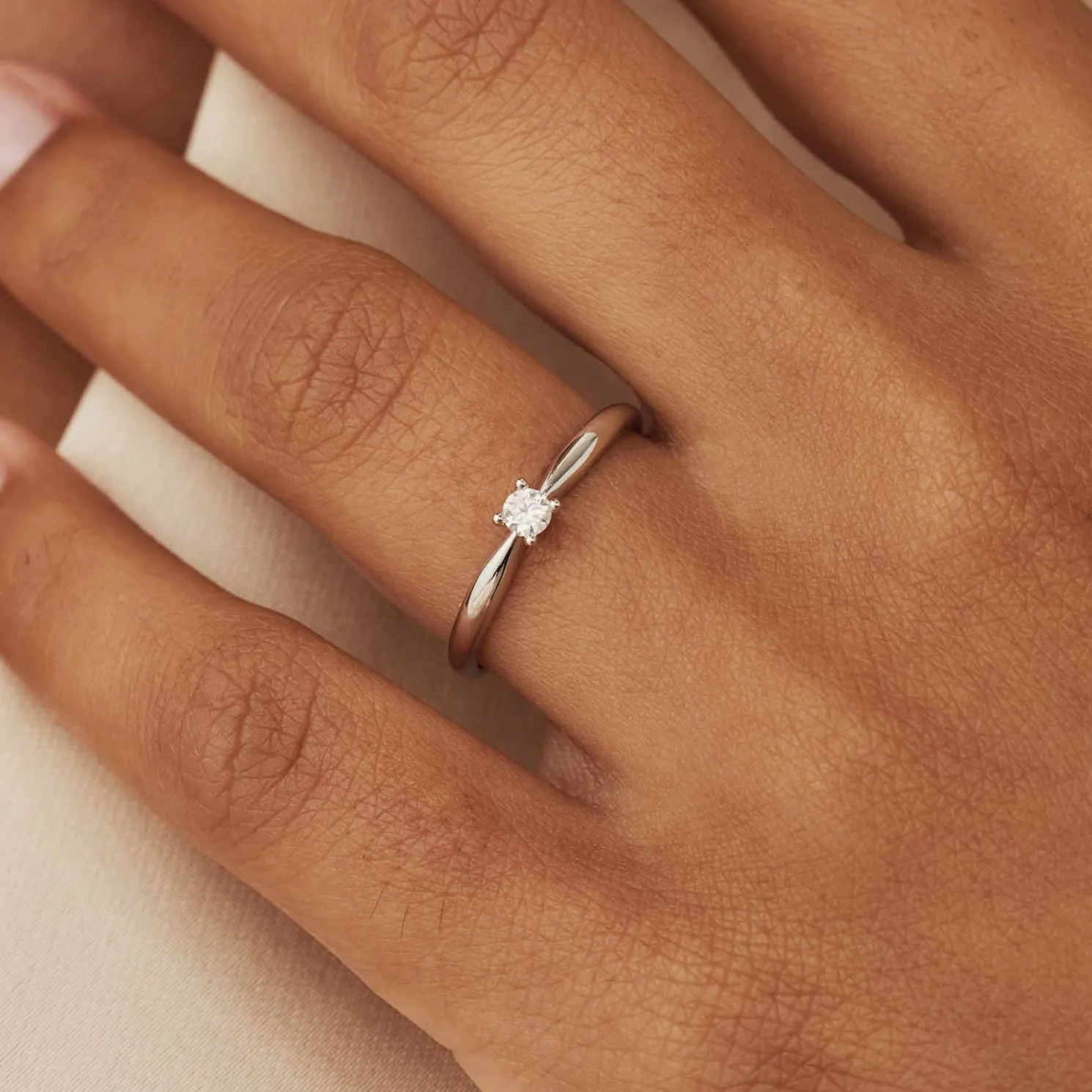 De la Paix Celesse 14 karaat witgouden ring met diamant 0.07 karaat