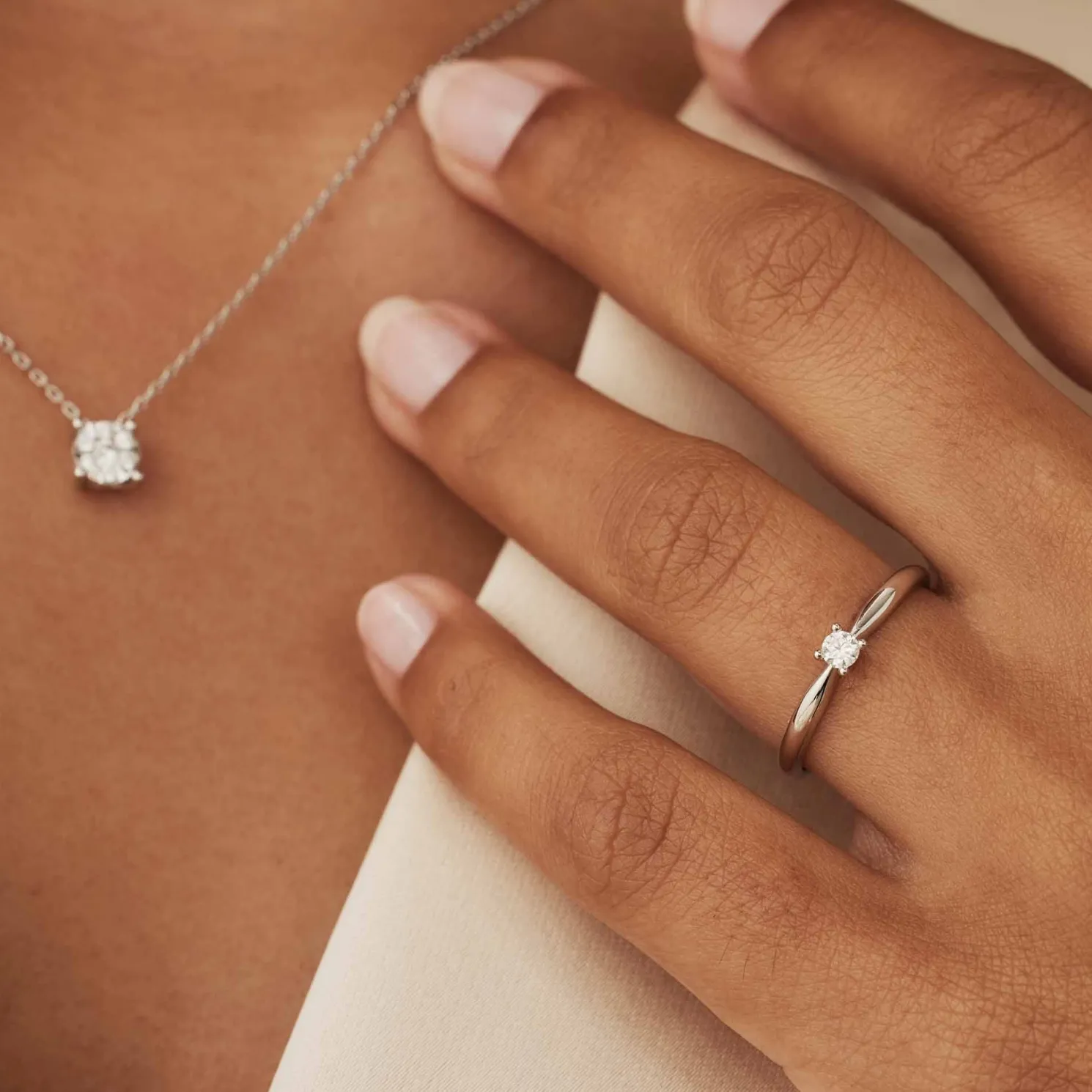 De la Paix Celesse 14 karaat witgouden ring met diamant 0.07 karaat