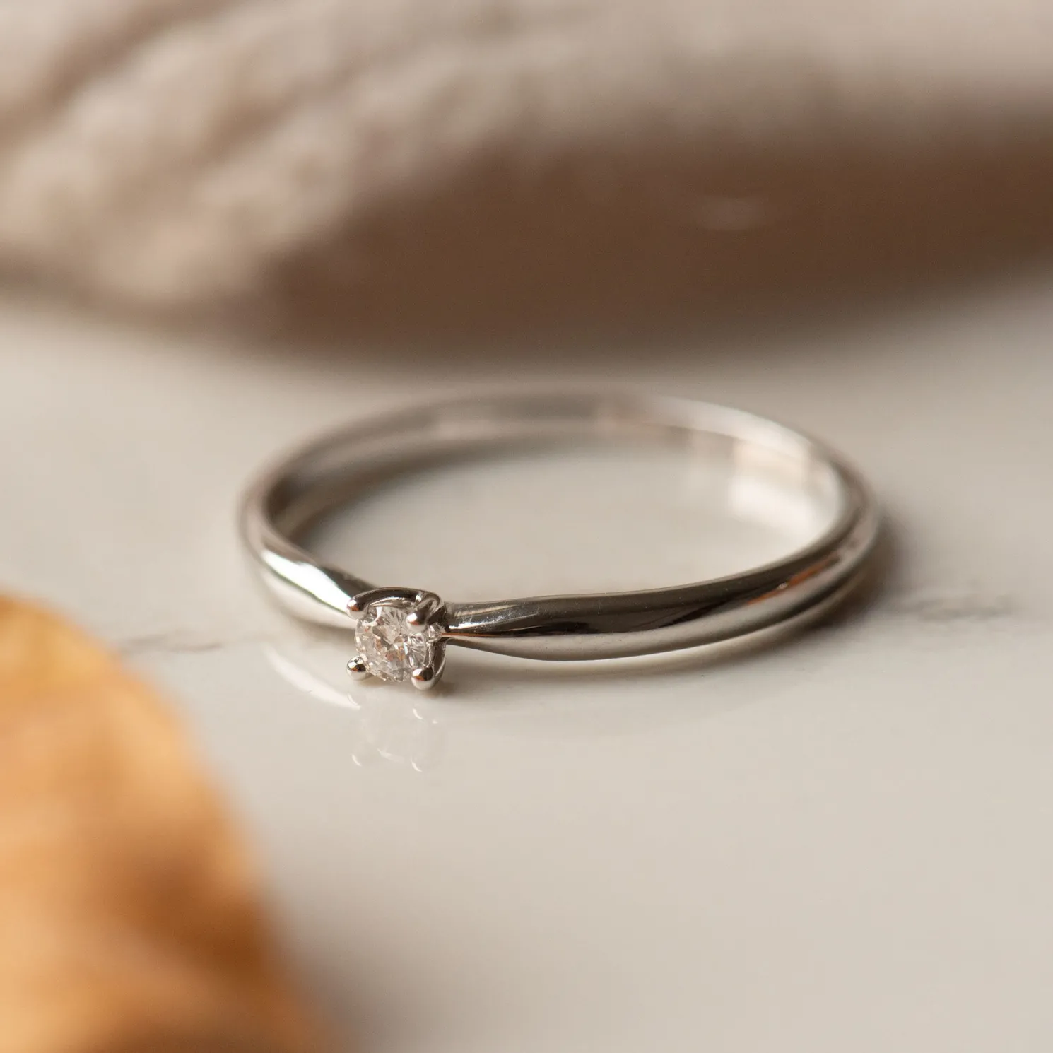 De la Paix Celesse 14 karaat witgouden ring met diamant 0.07 karaat