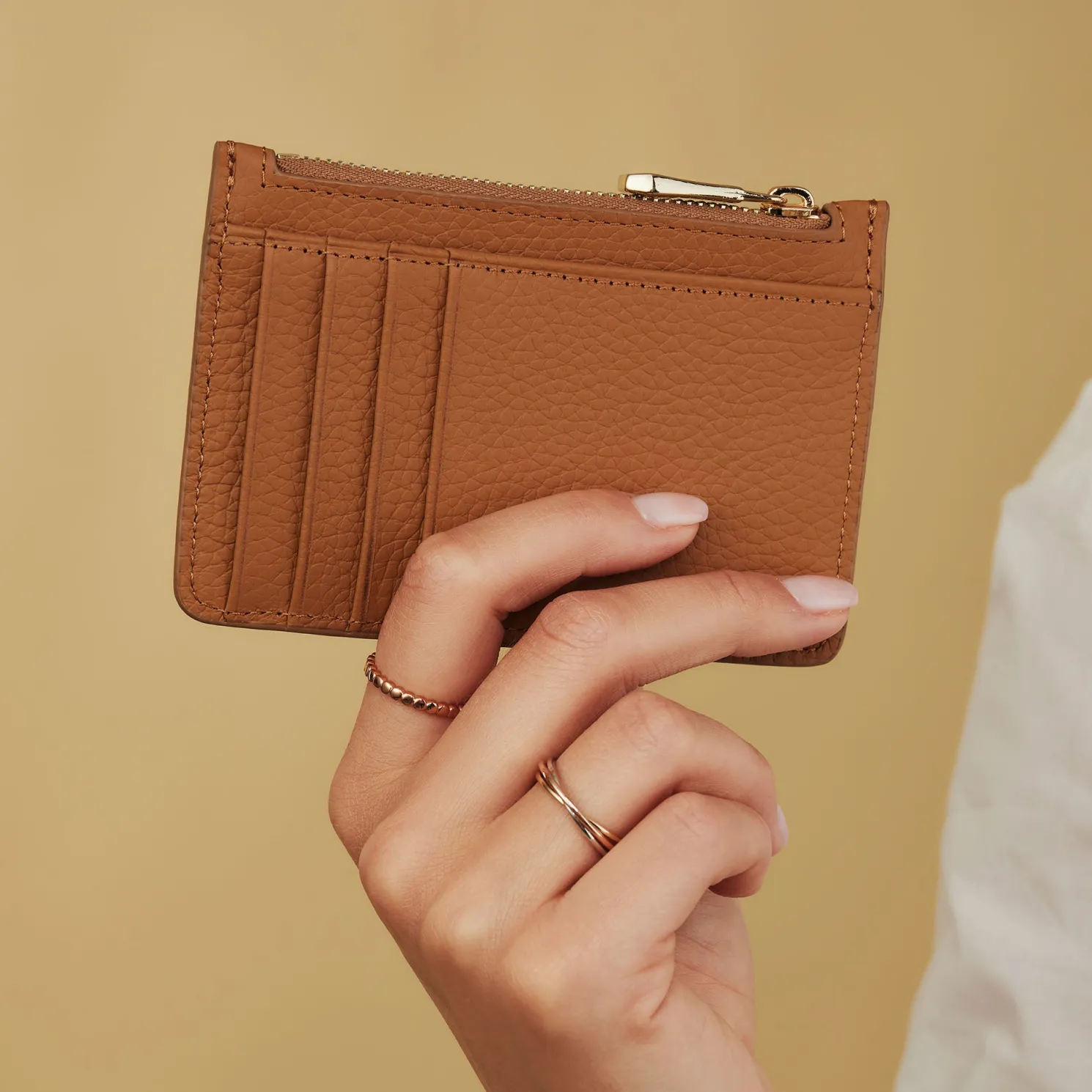 Honoré Aveline camel leren pasjeshouder van kalfsleer