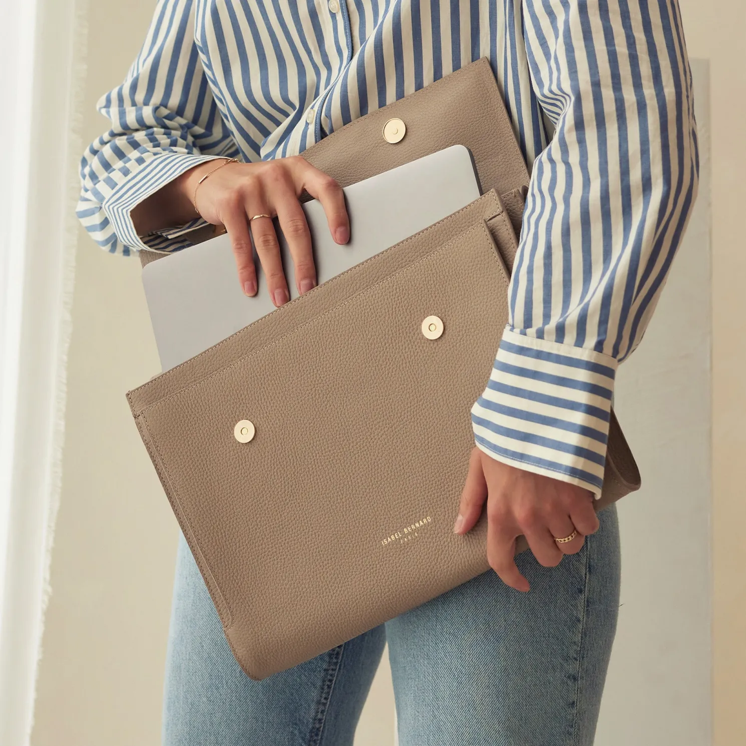 Honoré Caroline taupe leren laptop hoes van gevlochten kalfsleer