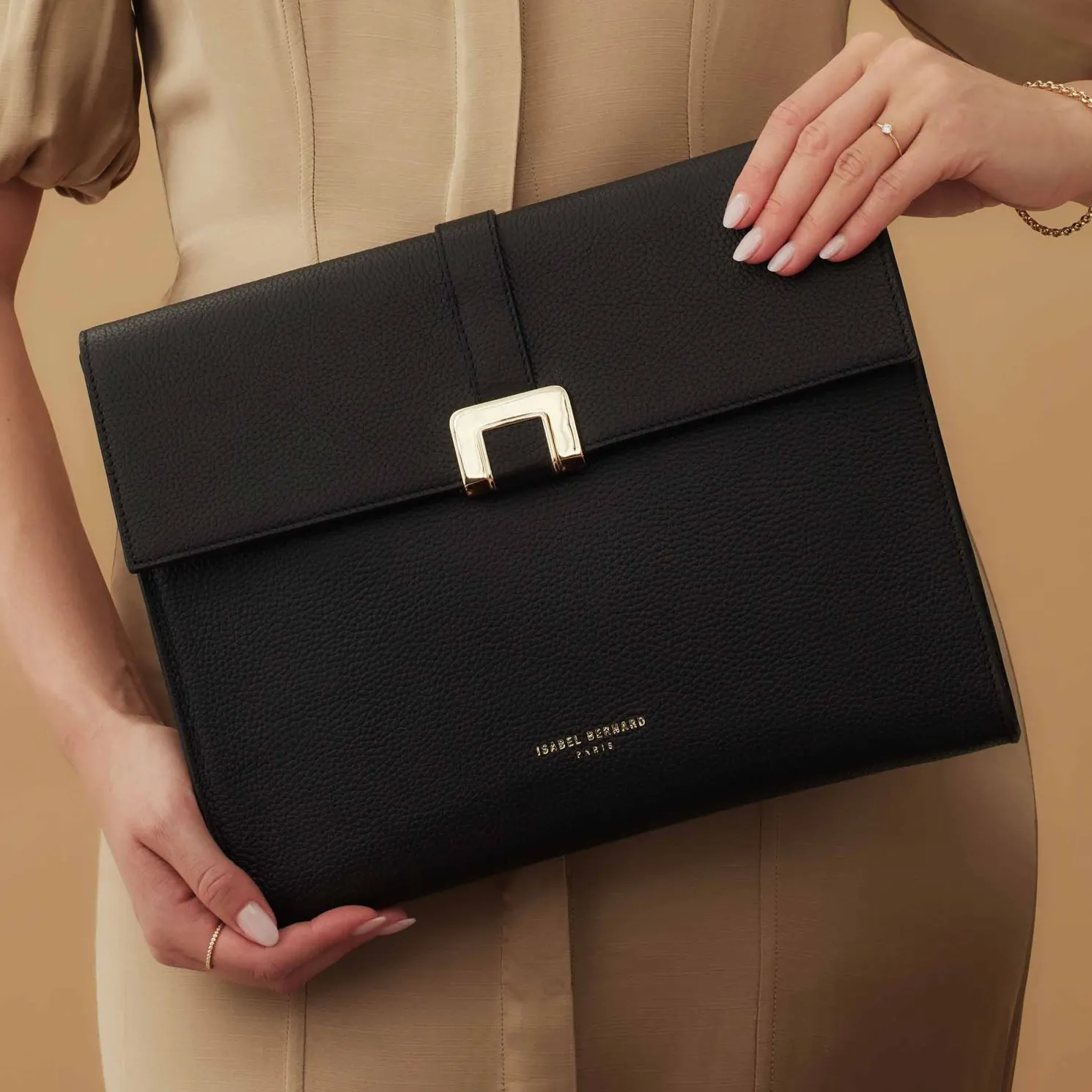 Honoré Clara zwarte leren laptop hoes van kalfsleer met schouderriem