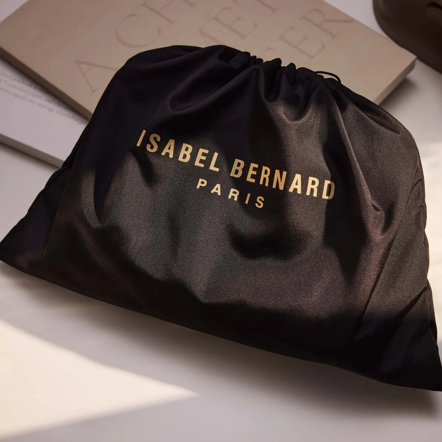 Honoré Flora taupe leren schoudertas van kalfsleer met laptopvak